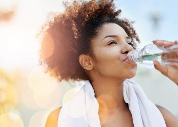 Cómo Hidratarse Correctamente al Correr: Guía Completa para Corredores