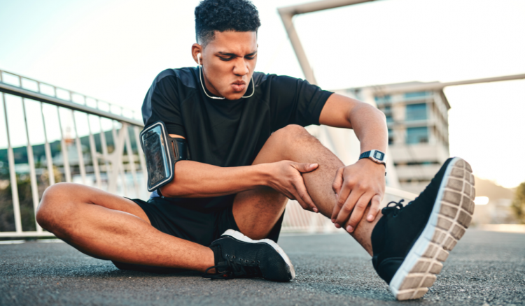 Cómo prevenir calambres musculares al correr: guía completa