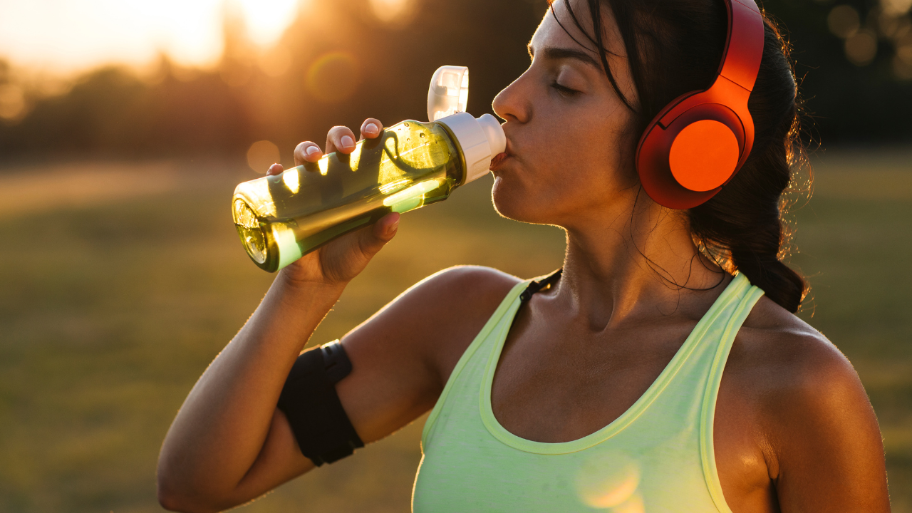 ¿Por qué es tan importante hidratarse al correr con calor?