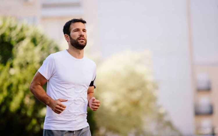 Correr en ayunas: Beneficios y riesgos reales