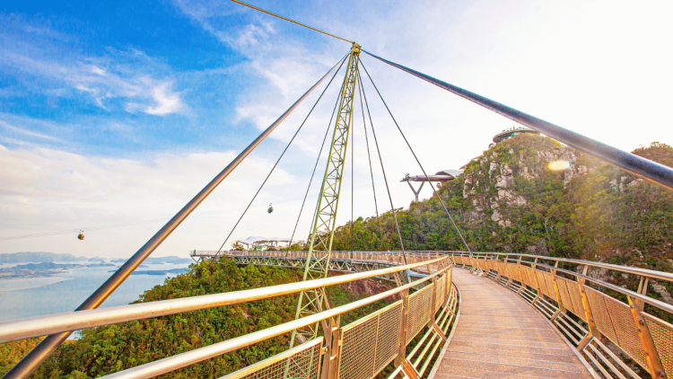 Langkawi Sky Bridge: Puente Curvo en Malasia