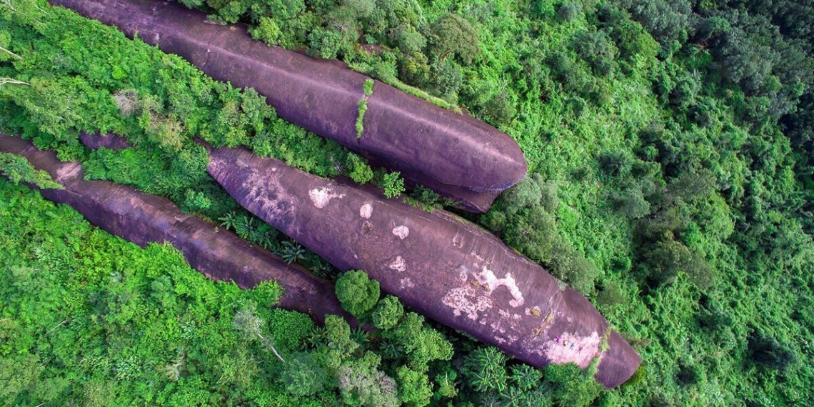 Roca de las 3 Ballenas: Joya Natural de Tailandia