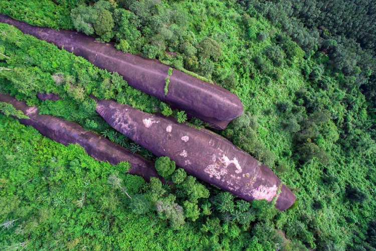 Roca de las 3 Ballenas: Joya Natural de Tailandia
