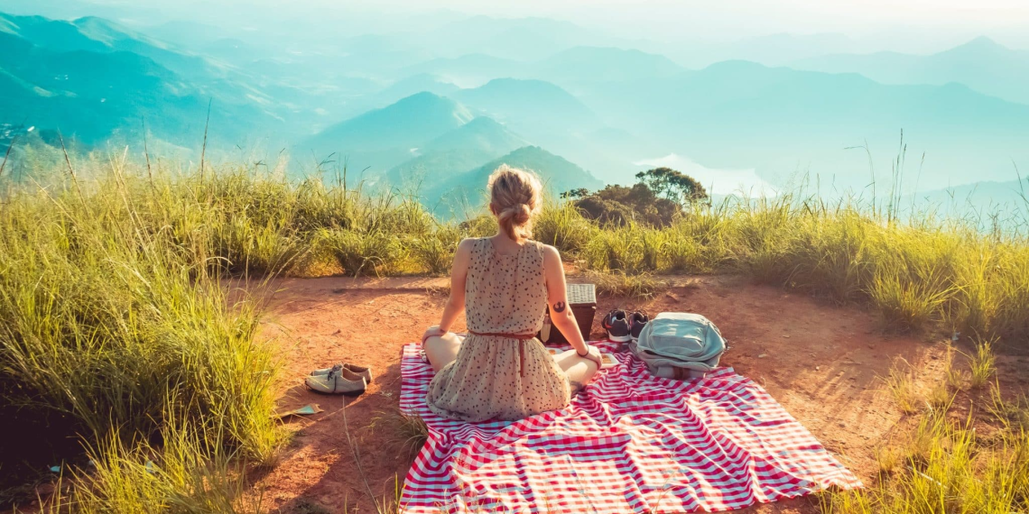 Comer al aire libre reduce estrés y mejora salud