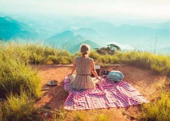 Comer al aire libre reduce estrés y mejora salud