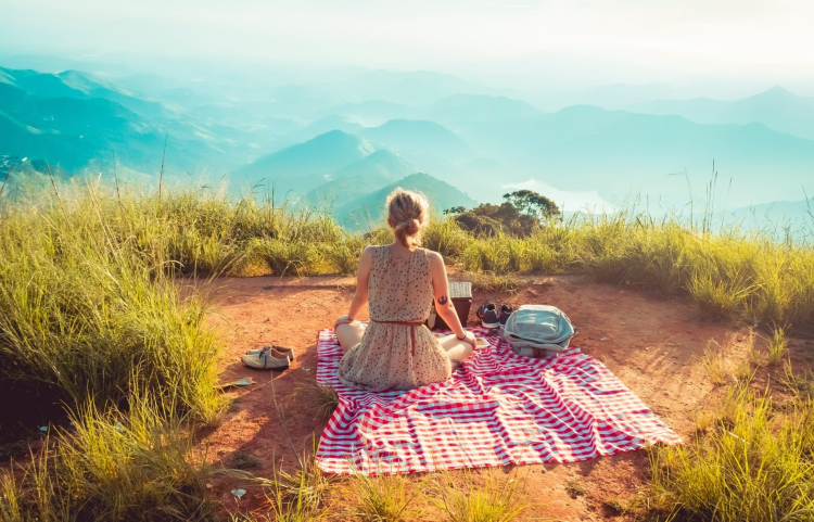 Comer al aire libre reduce estrés y mejora salud