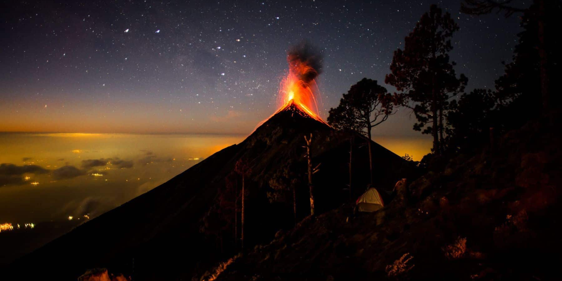 Dormir junto al volcán Acatenango, lujo extremo