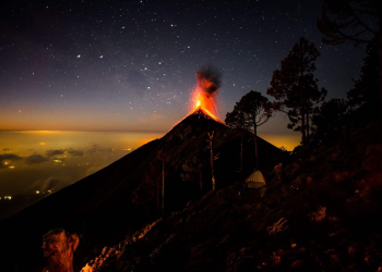 Dormir junto al volcán Acatenango, lujo extremo