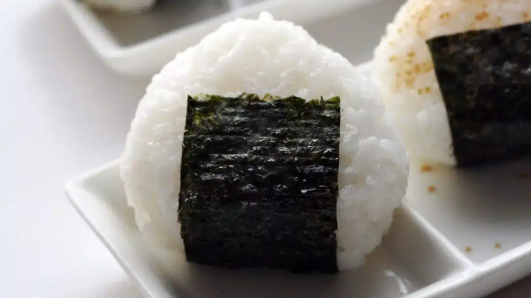 arroz para sushi firme y brillante en casa